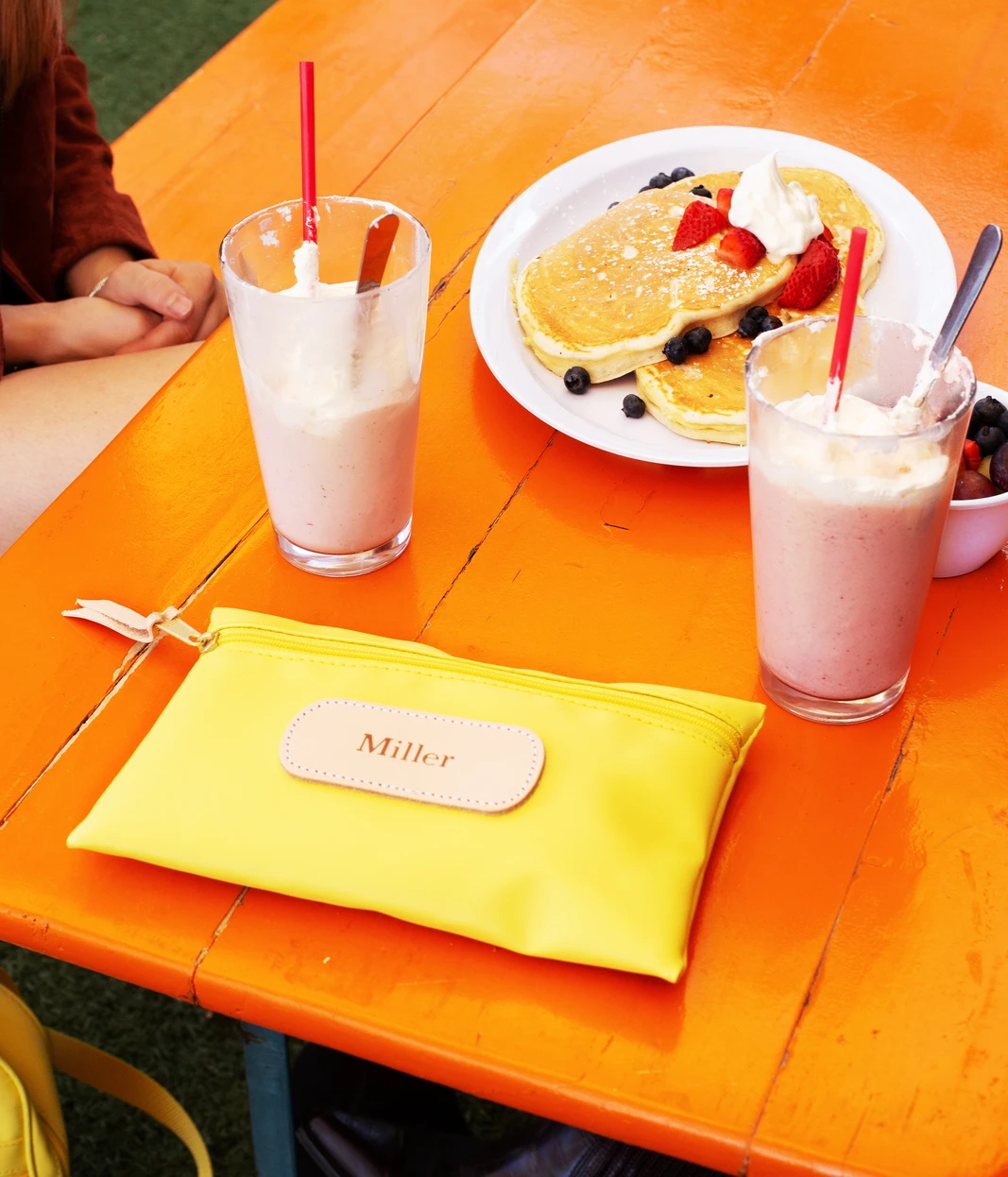 Jon Hart Pouch Tan Berings