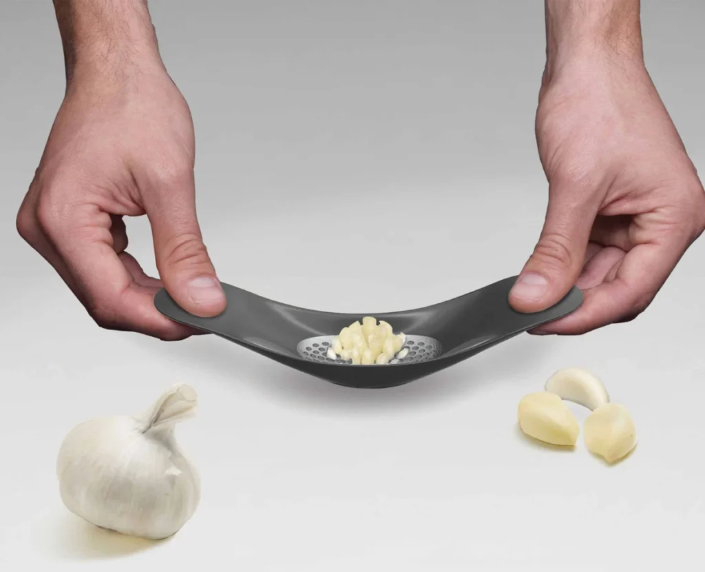Joseph Joseph Silver Rocker Garlic Crusher2