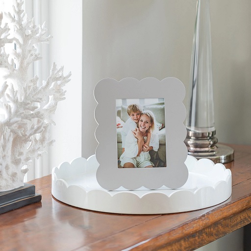 https://www.berings.com/wp-content/uploads/2022/02/White-Scalloped-Tray-3.jpg
