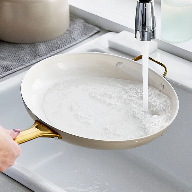 https://www.berings.com/wp-content/uploads/2022/05/Taupe-12-inch-frypan-4.jpg