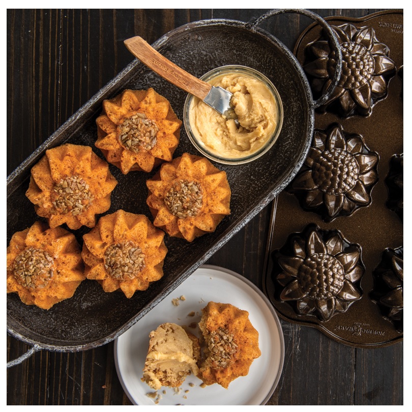 Sunflower Cakelet Pan – Honeycomb Kitchen Shop
