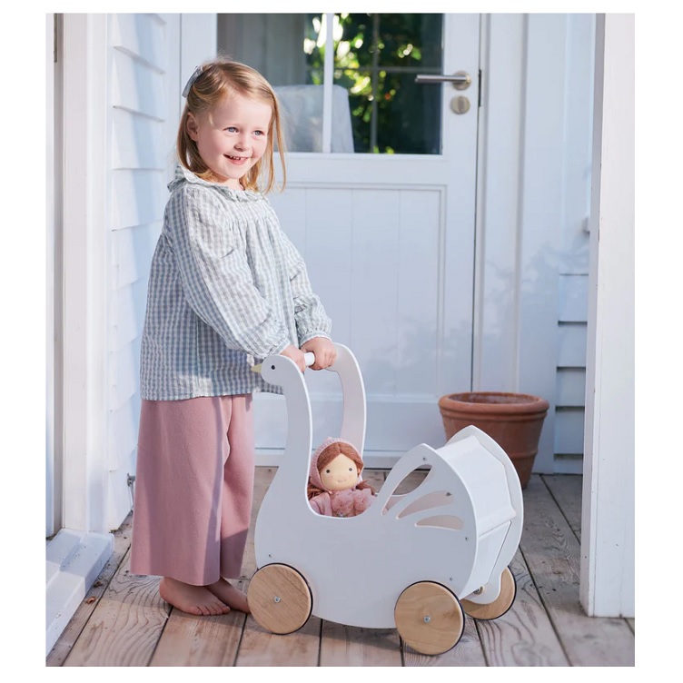 Sweet Swan Pram