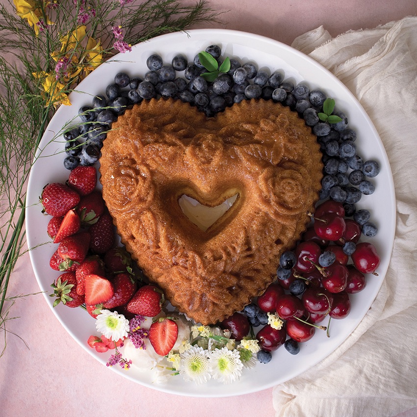  Nordic Ware Elegant Heart Bundt Pan: Heart Cake Pan: Home &  Kitchen