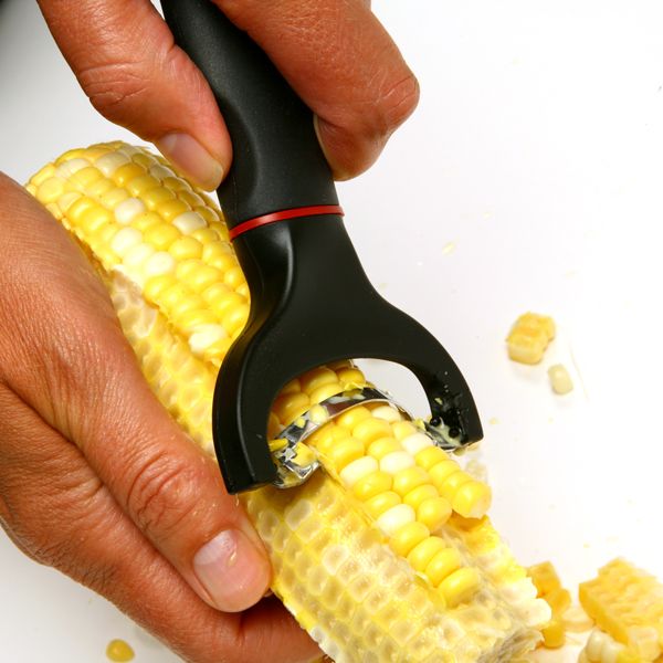 https://www.berings.com/wp-content/uploads/2023/01/Norpro-Grip-EZ-Corn-Cutter2.jpg