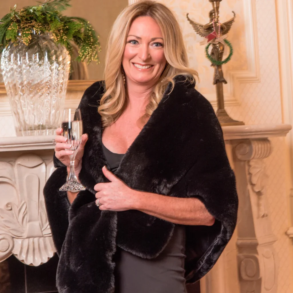 Pretty Rugged Collins Capelet - Black3