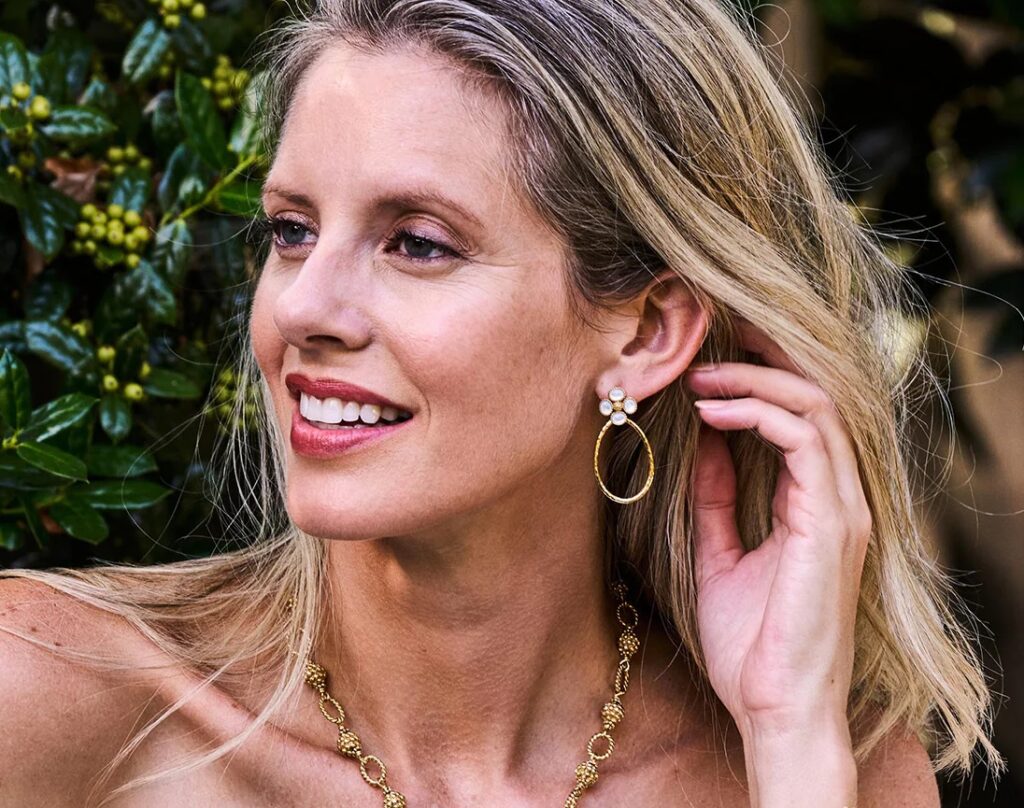 Berry Clover Teardrop Earrings - MOP