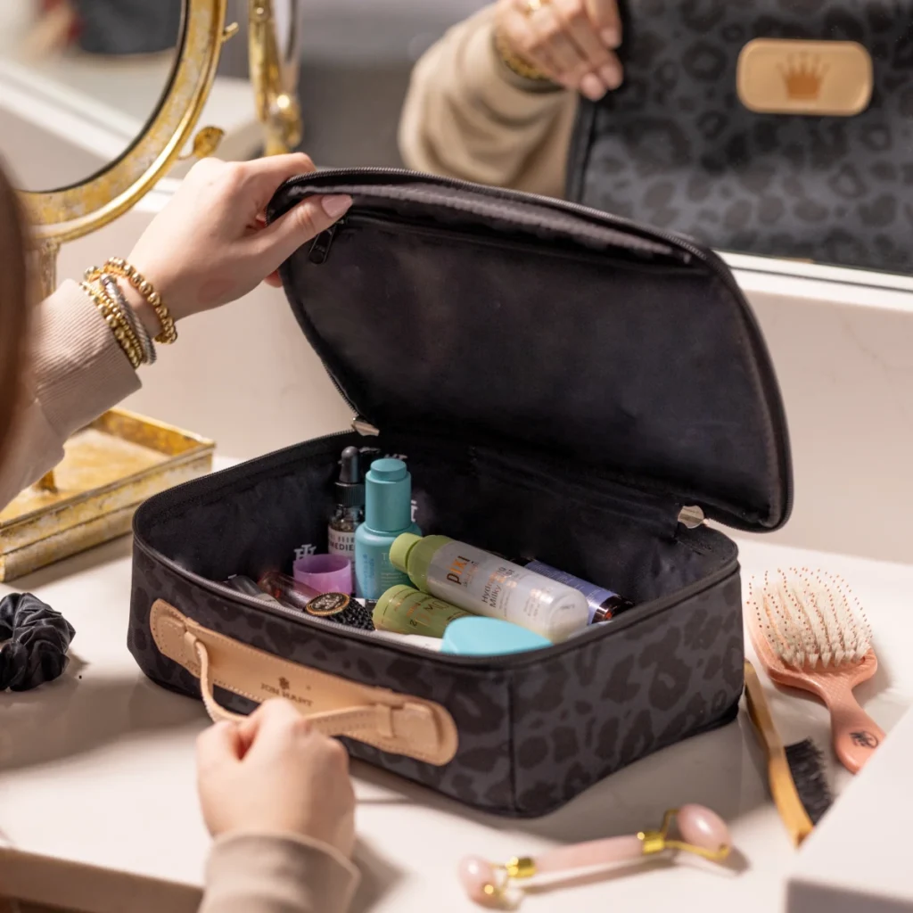 Jon Hart Large Travel Kit3