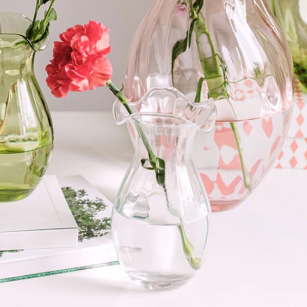 Vietri Hibiscus Glass Vertical Fluted Small Vase - Clear
