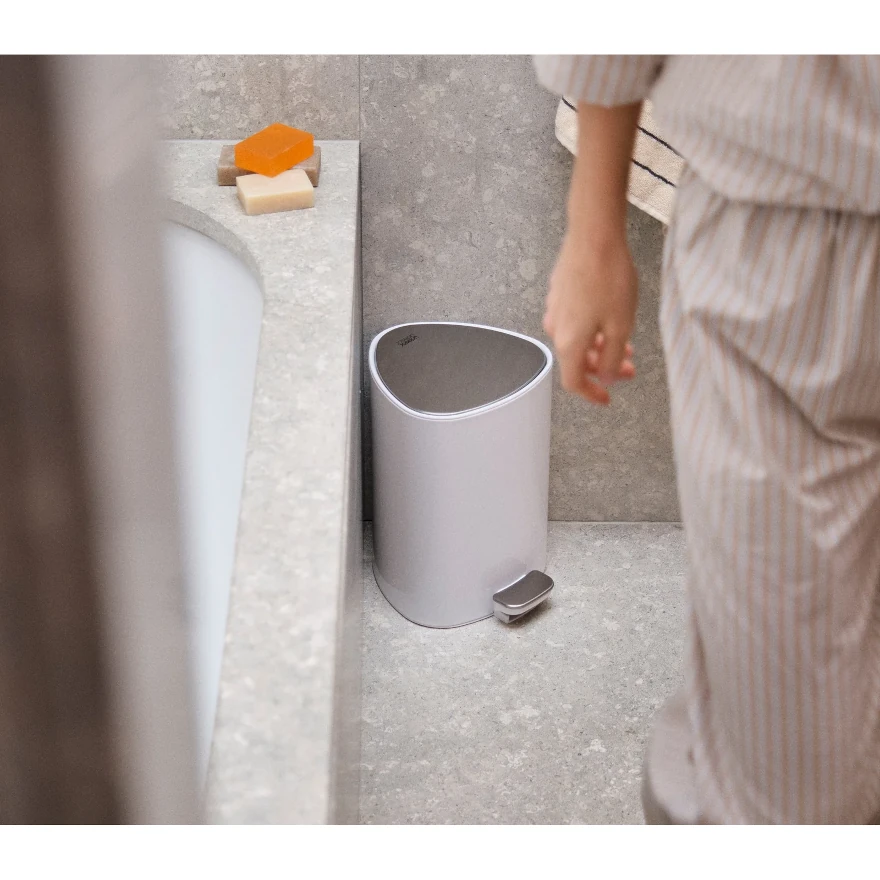 Joseph Joseph EasyStore 5L Trash Can - Gloss White