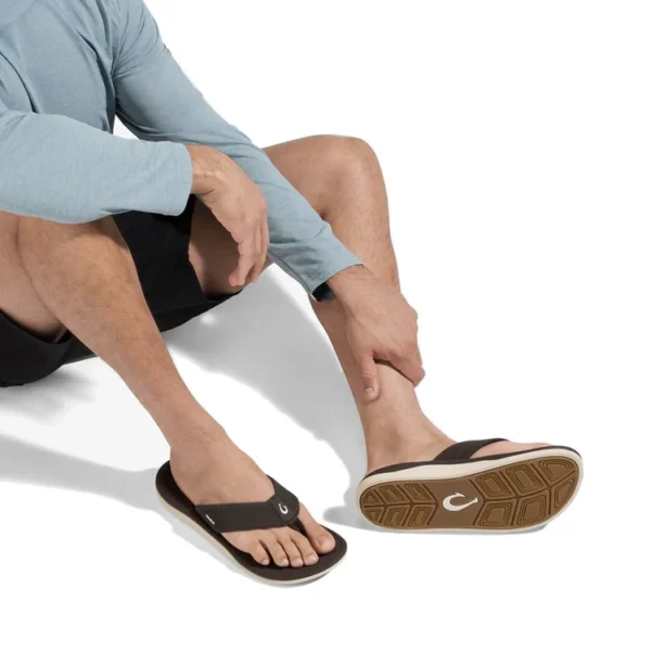 OluKai ʻAhi Kai Beach Sandals - Dark Java