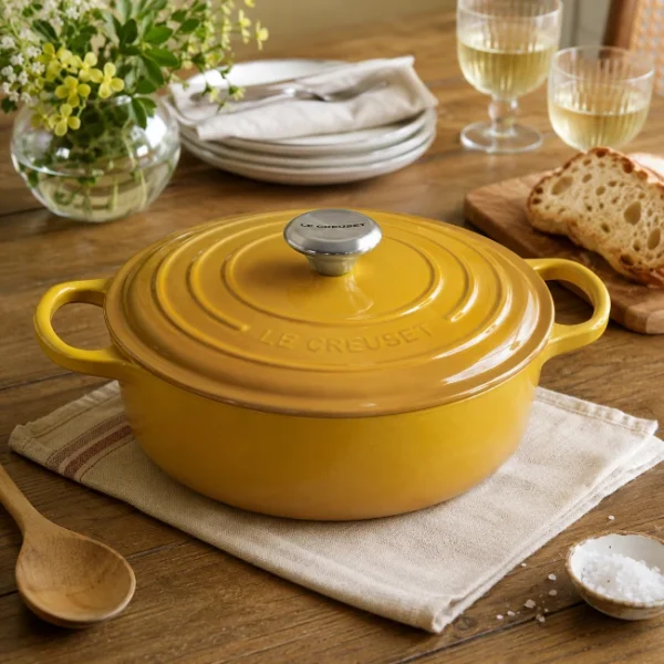 Le Creuset Signature Round Wide Oven - Nectar