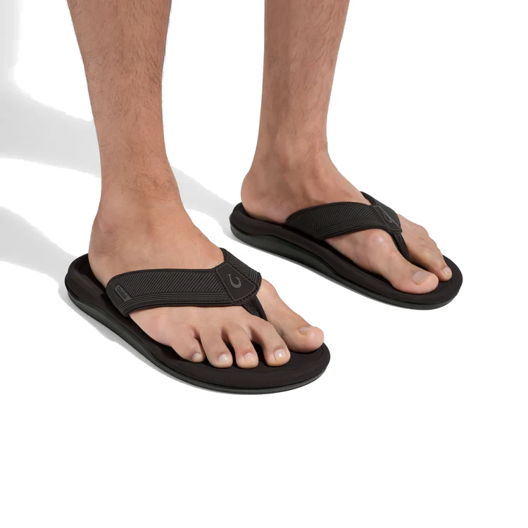 OluKai ʻAhi Kai Beach Sandals - Black