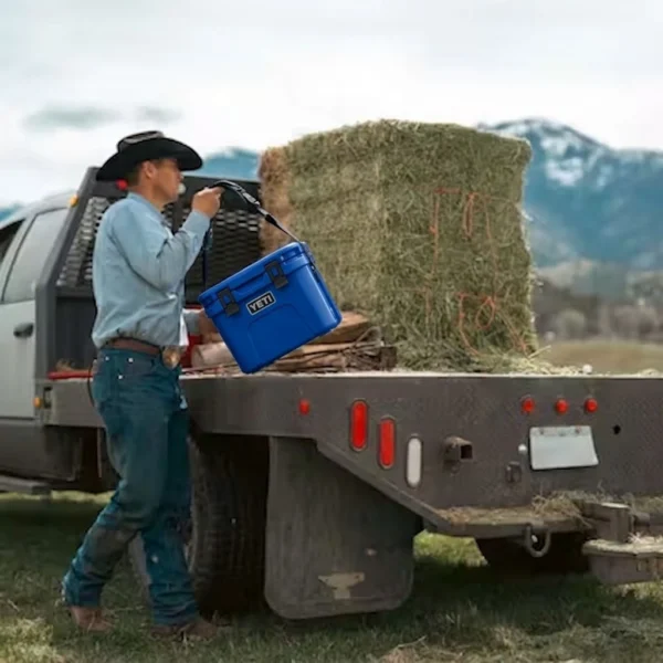 Yeti Roadie 15 Hard Cooler - Royal Blue